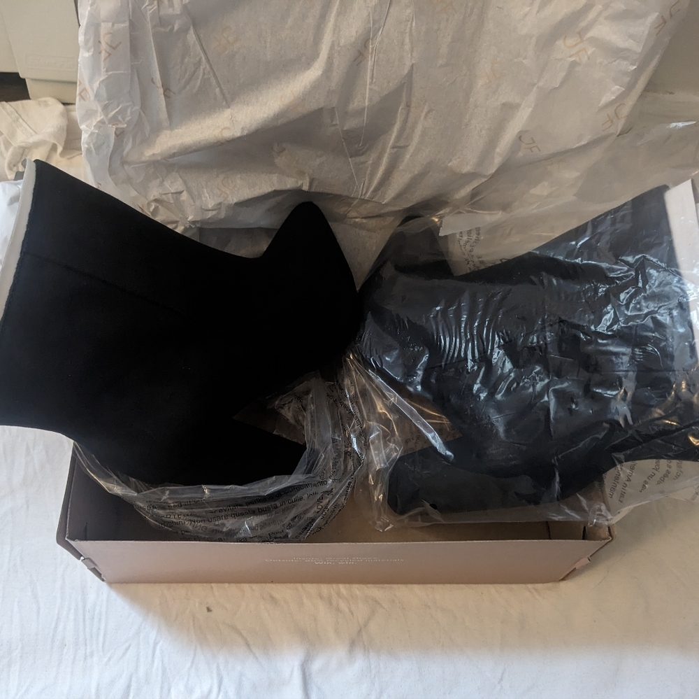 Black heeled booties 10W JustFab, NWT